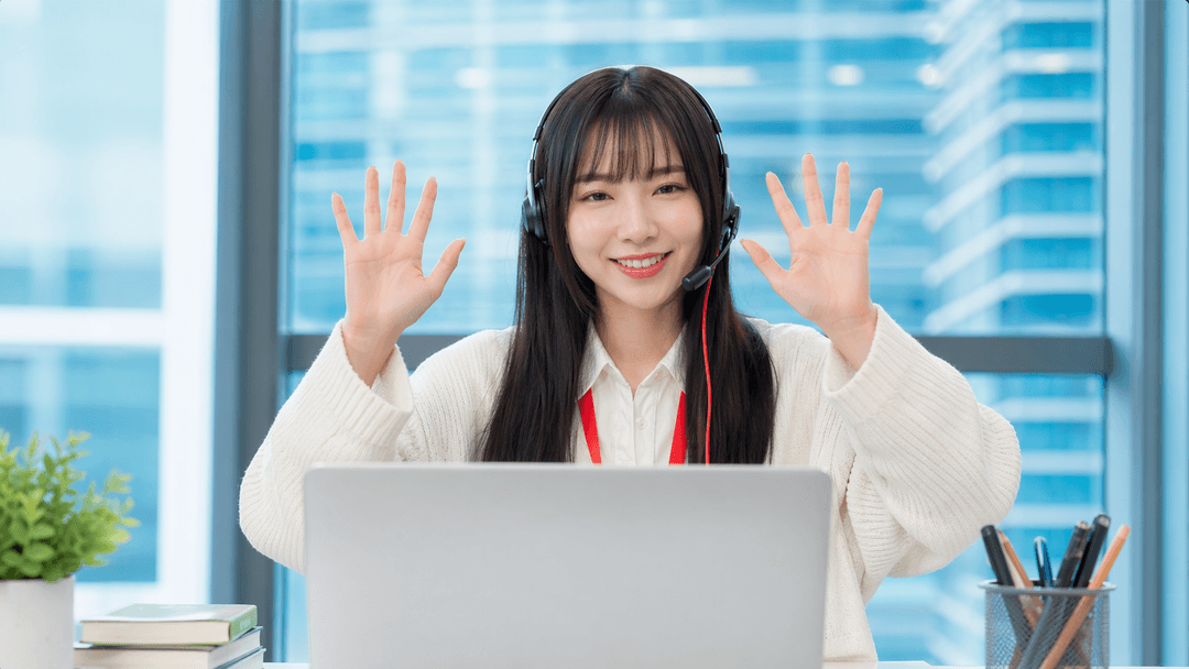 Niukool online Chinese teacher greeting students